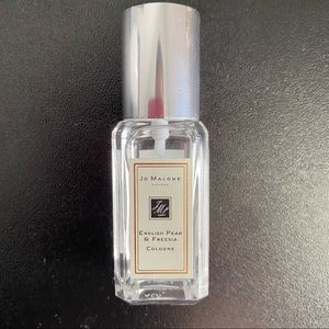 JM English Pear and Freesia fragrance